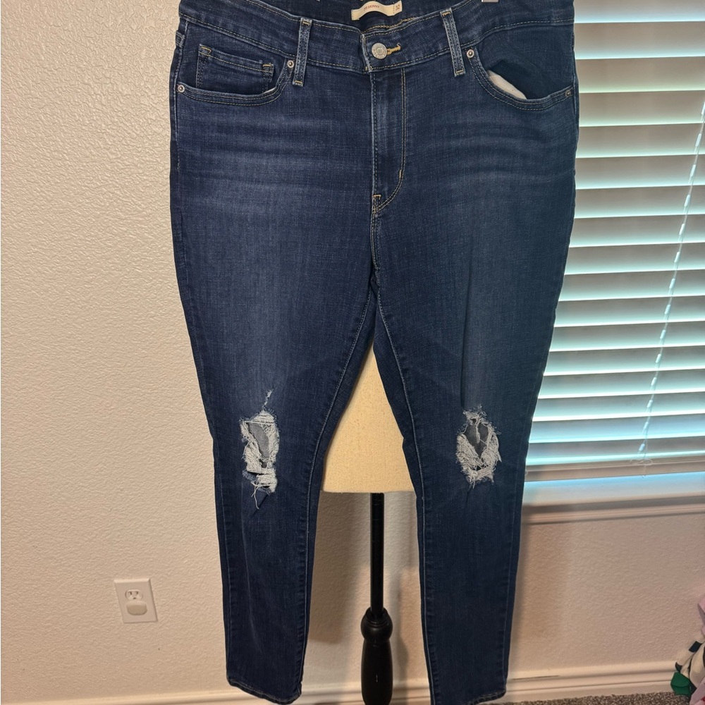 Levi’s ( SALE) 711 Skinny Distressed Blue Jeans for Women size 32